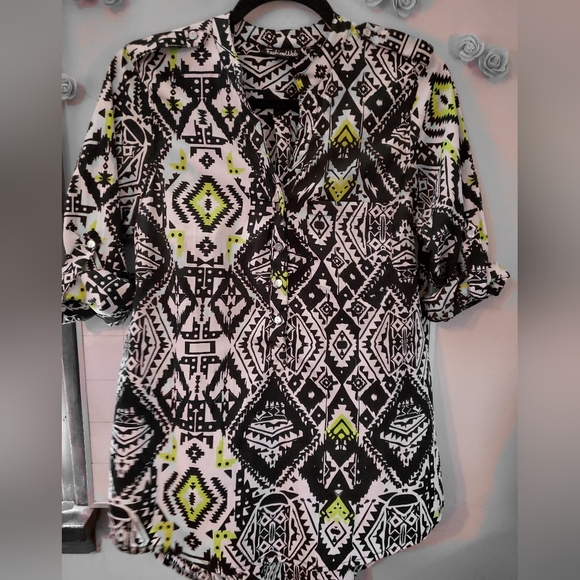 Fashion Web Blouse - Picture 2 of 10